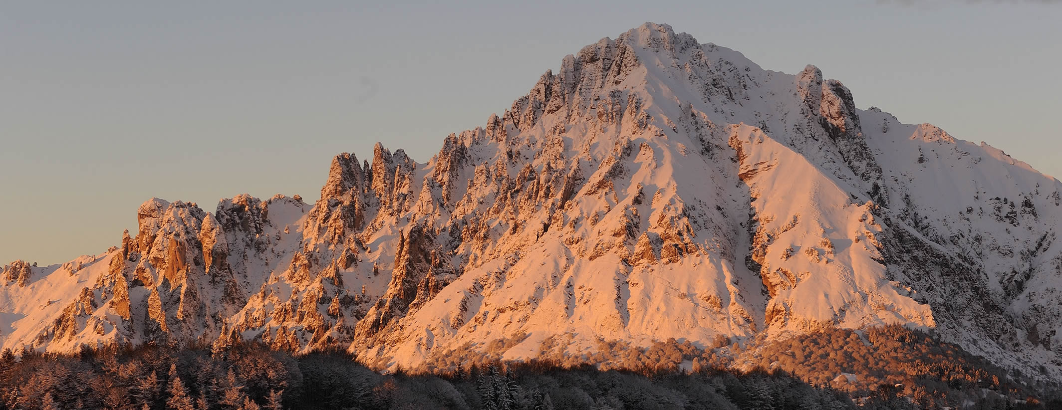 Profilo della Grignetta all'alba dalla vetta del Monte Coltignone - foto di Mauro Lanfranchi